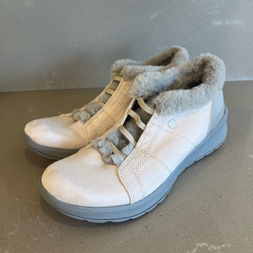 BZees Women's Golden Ankle Boot Shoes Almond Microfiber Size 9.5 - Picture 4 of 12